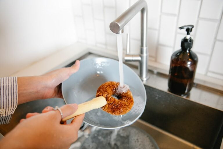 Read more about the article Tổng hợp 6 cách làm sạch vòi nước inox hiệu quả ngay tại nhà