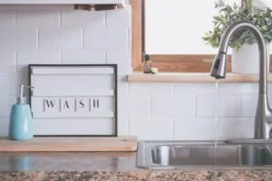 Read more about the article Các cách vệ sinh chậu rửa bát inox sáng bóng như mới