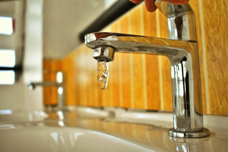 Read more about the article Tại sao vòi nước chảy yếu? Nguyên nhân và cách khắc phục